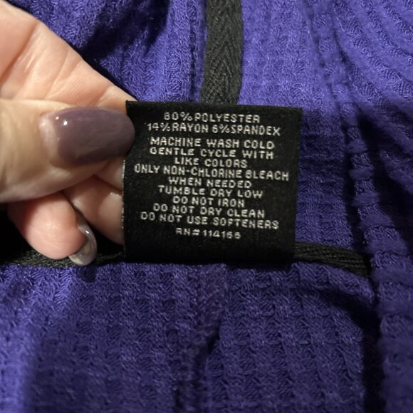 NEW Washington Huskies Colosseum Athletics Purple V Neck Pullover  Women's M - Picture 9 of 10